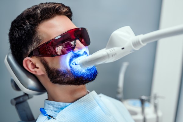 Ask A Cosmetic Dentist: How Does An In Office Teeth Whitening Procedure Work?